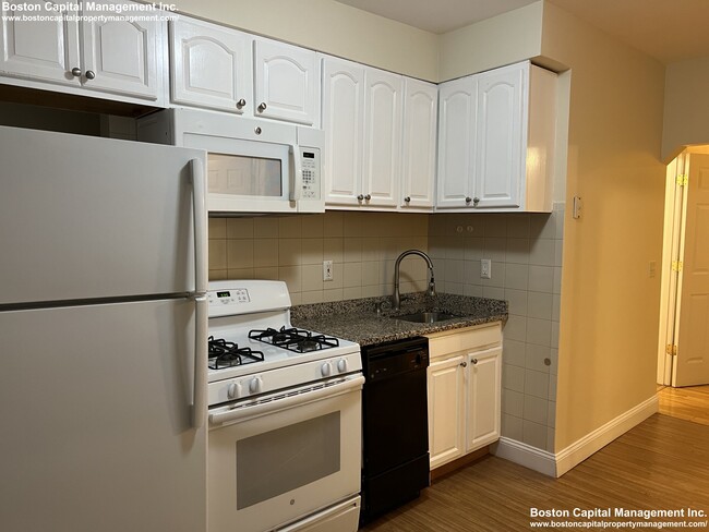 82 Hampshire St, Unit 3 in Cambridge, MA - Building Photo - Building Photo