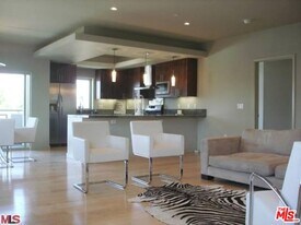 1529 S Westgate Ave in Los Angeles, CA - Building Photo
