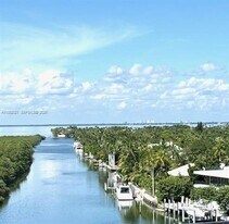 1121 Crandon Blvd in Key Biscayne, FL - Building Photo