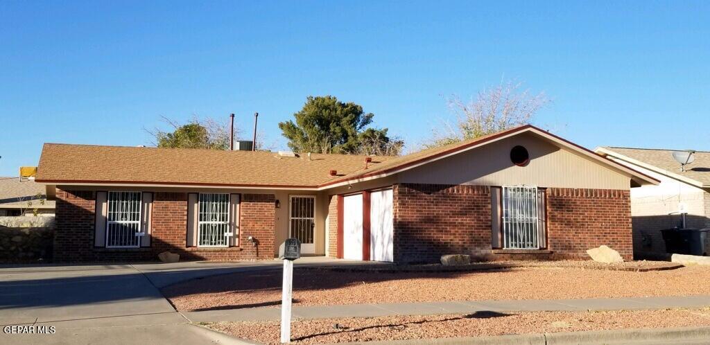 11365 Bob Mitchell Dr in El Paso, TX - Building Photo