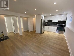 32 Hackett St in Ottawa, ON - Building Photo - Building Photo
