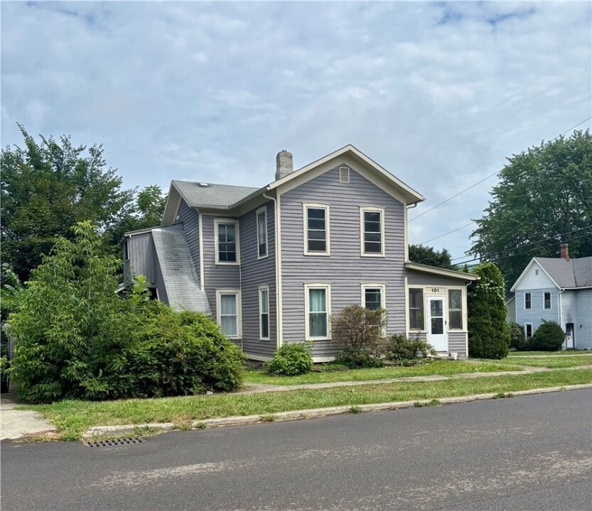 101 W 3rd St in Corning, NY - Building Photo