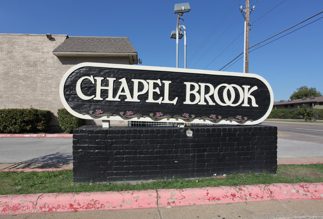 Chapel Brook in Dallas, TX - Building Photo