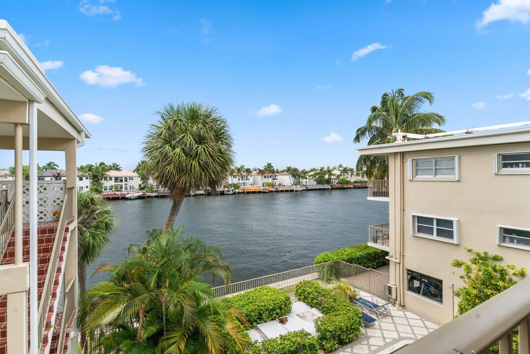 2400 S Ocean Dr in Hollywood, FL - Building Photo