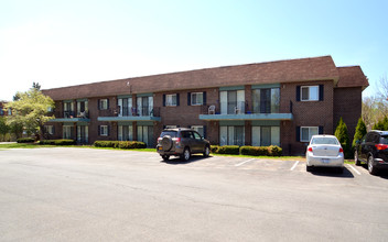 Sherwood Terrace Apartments in Saratoga Springs, NY - Foto de edificio - Building Photo