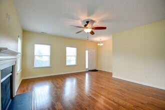 110 Porch Swing Way in Holly Ridge, NC - Foto de edificio - Building Photo