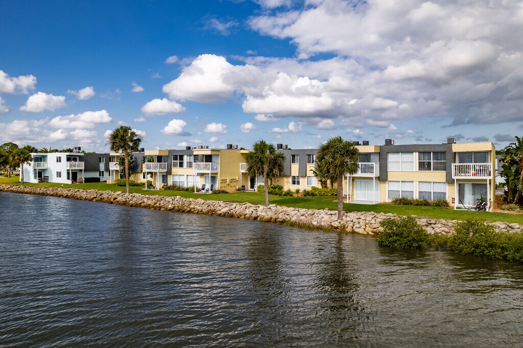 Sailpoint Bay Apartments in Daytona Beach, FL