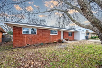 904 Davis St in Ardmore, OK - Building Photo - Building Photo