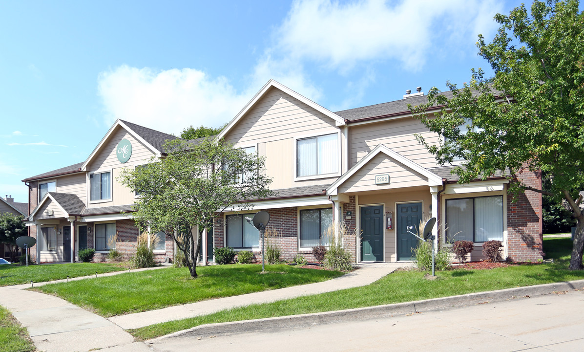 Meadow Chase Apartments in West Des Moines, IA - Foto de edificio