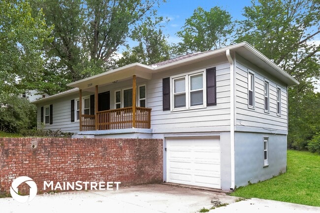 2005 NE 33rd Terrace in Kansas City, MO - Building Photo - Building Photo