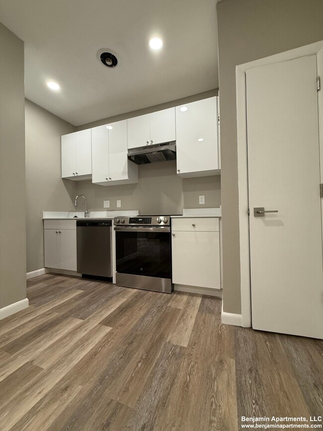 50 Evergreen St, Unit 14 in Boston, MA - Foto de edificio - Building Photo