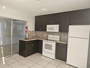 4564 NW 16th Terrace in Fort Lauderdale, FL - Building Photo - Building Photo