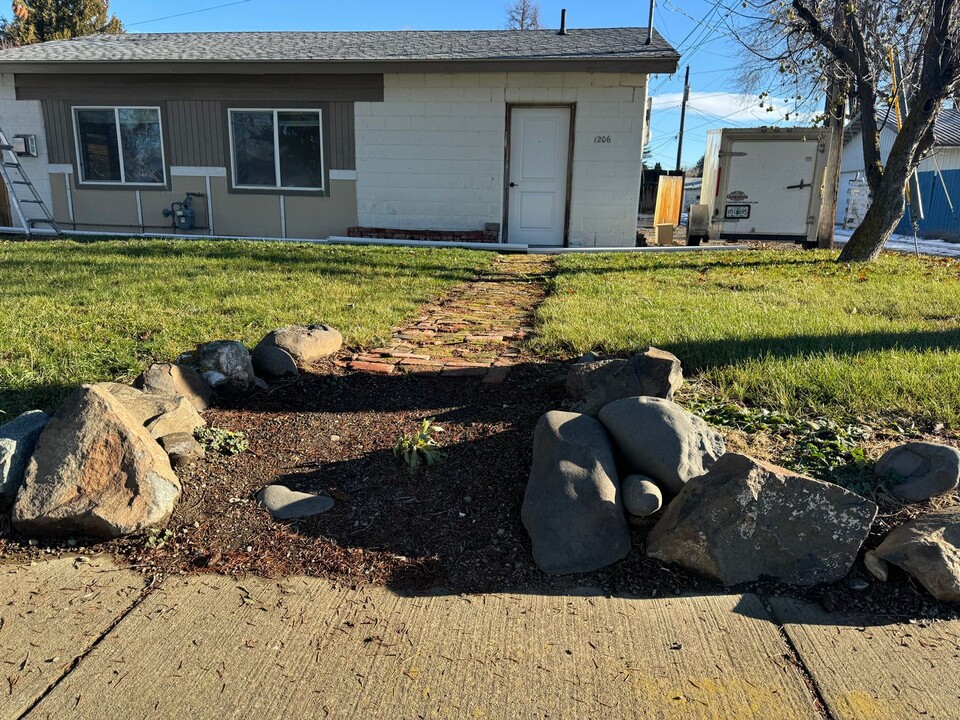 1206 N Delphine St in Ellensburg, WA - Building Photo