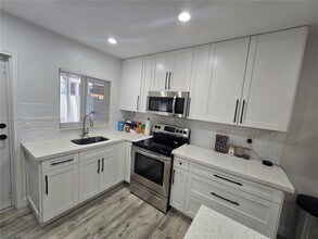 2850 W 80th St in Hialeah, FL - Building Photo - Building Photo