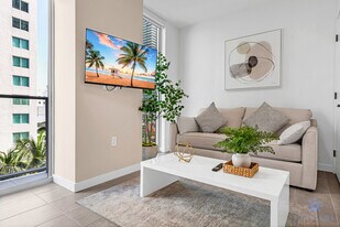 227 NE 2nd St in Miami, FL - Building Photo