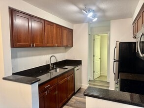 Redmond Townhouse in Redmond, WA - Building Photo - Building Photo