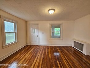 311 Oleckna St in Throop, PA - Building Photo - Building Photo