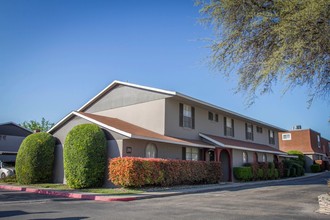 Wellington Estates in San Antonio, TX - Building Photo - Building Photo