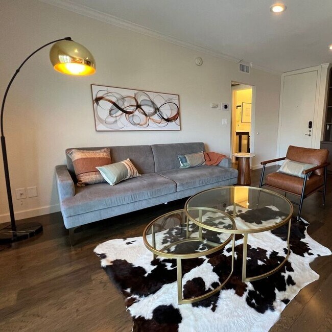 141 S Clark Dr in Los Angeles, CA - Building Photo - Building Photo