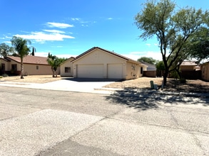 8628 Esselmont Dr E in Tucson, AZ - Building Photo - Building Photo