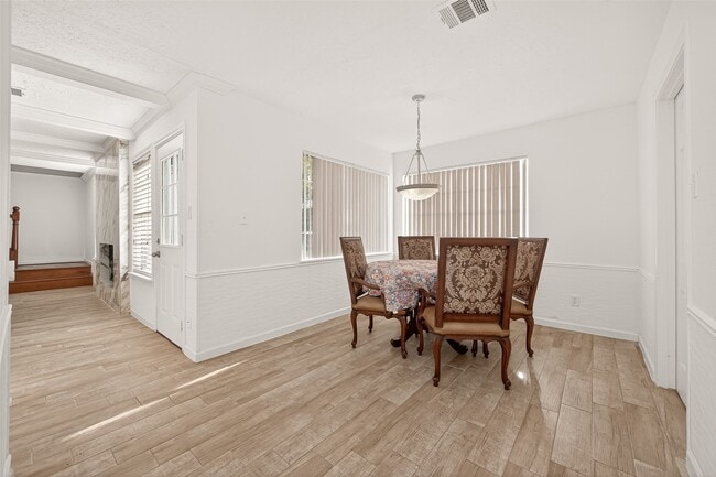 3815 Fernglade Dr