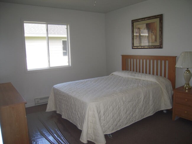 122 E Ayers St in Osceola, IA - Building Photo - Building Photo