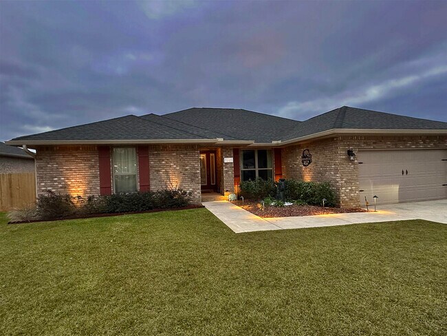 2017 Broad St in Crestview, FL - Building Photo - Building Photo