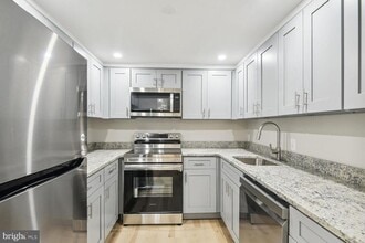 327-329 8th St NE in Washington, DC - Building Photo - Building Photo
