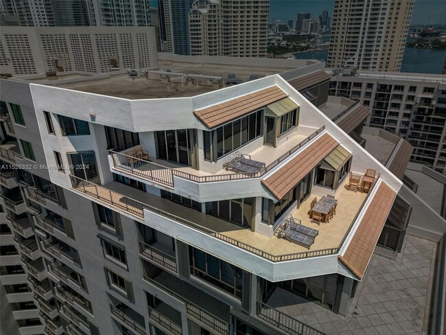 520 Brickell Key Dr in Miami, FL - Building Photo - Building Photo