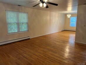 32 Hammond Rd in Glen Cove, NY - Building Photo - Building Photo