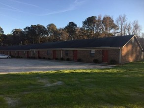 Tanglewood Apartments in Farmville, NC - Building Photo - Building Photo