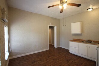 1010 S Bennett Ave in Tyler, TX - Building Photo - Building Photo