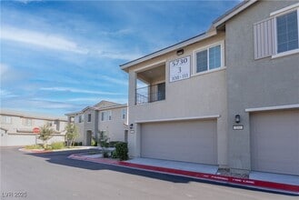 5730 Sky Pointe Dr in Las Vegas, NV - Building Photo - Building Photo