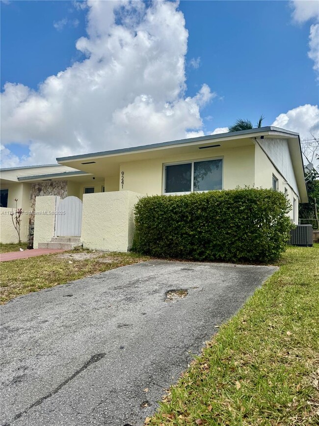 9241 SW 204th Terrace in Cutler Bay, FL - Building Photo - Building Photo