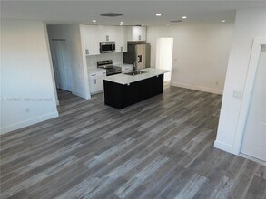 2600 NW 108th St in Miami, FL - Building Photo - Building Photo