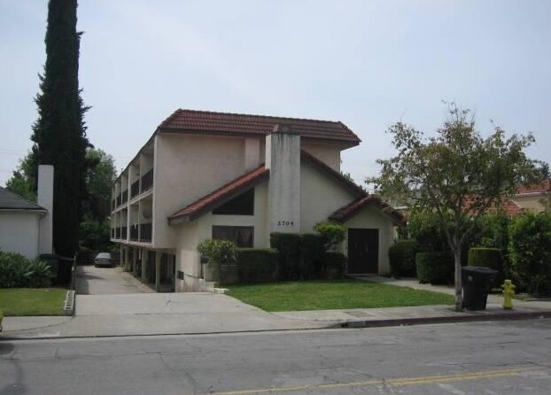 2701 W Alhambra Rd in Alhambra, CA - Foto de edificio