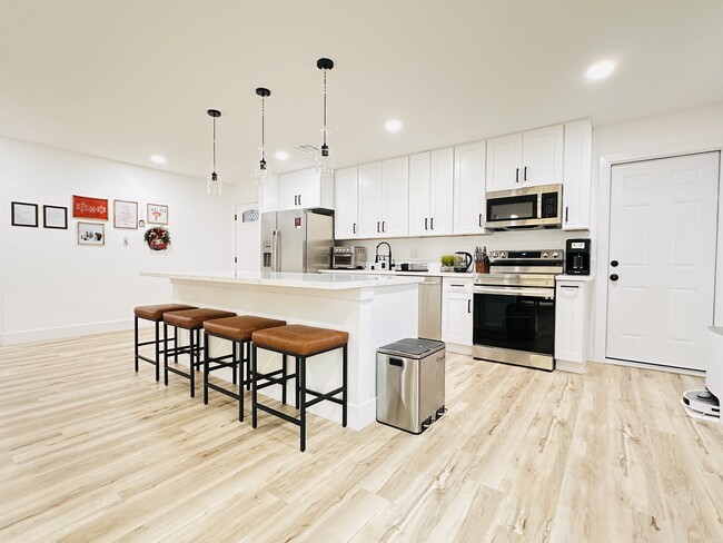 property at 1101 N Mallard St