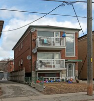 134 Portland St in Toronto, ON - Building Photo