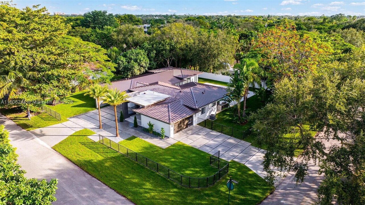 7530 SW 134th St in Miami, FL - Building Photo