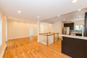 125 Monument St, Unit 1 in Medford, MA - Building Photo - Building Photo