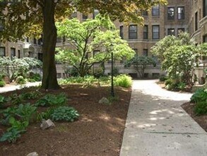 122 Riverway in Boston, MA - Building Photo - Building Photo