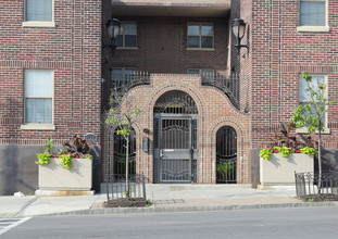 Eagle Court Apartments in Albany, NY - Building Photo - Building Photo