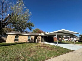 536 Normandy Ln in Saginaw, TX - Building Photo