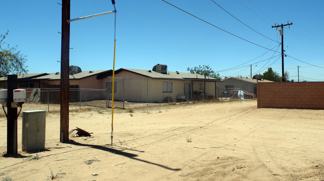 21278 Sitting Bull Rd in Apple Valley, CA - Building Photo - Building Photo