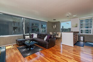 321 Tenth Ave in San Diego, CA - Building Photo
