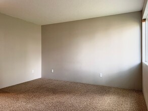 4870-4874-4874 Sunnyside Rd SE in Salem, OR - Building Photo - Building Photo