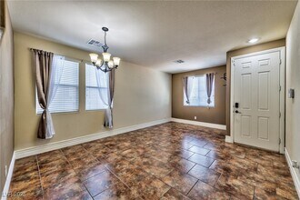 5025 W Lone Wolf Ave in Las Vegas, NV - Building Photo - Building Photo