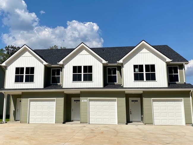 943 Center Rd in Clarksville, TN - Building Photo - Building Photo