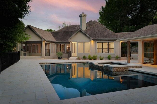 506 Konstanty Cir in West Lake Hills, TX - Building Photo - Building Photo