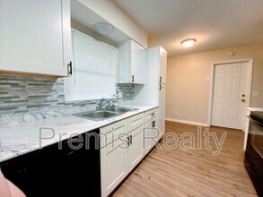 1121 Mary Jane Ln in Dunedin, FL - Building Photo - Building Photo